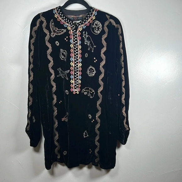 Biya x Johnny Was JW Velvet Lyra Blouse Size XS Zodiak Black with Embroidery - Picture 1 of 16